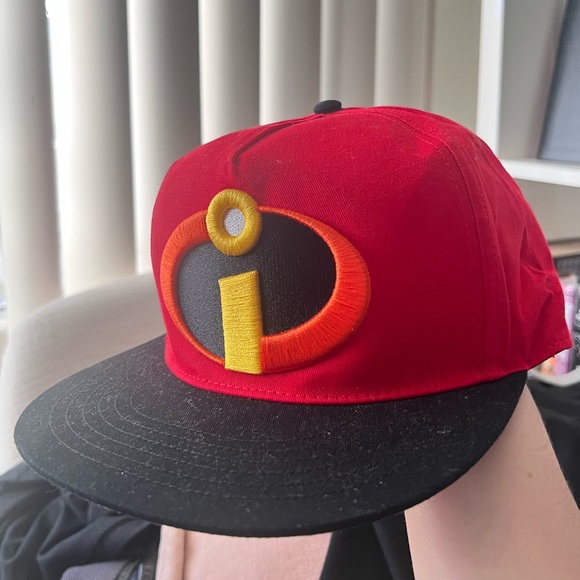 Disney’s The Incredible Straight Caps (Set of 2) - Picture 6 of 6